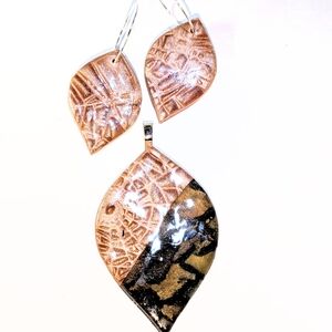 Elegant Leaf-Shaped Jewelry Set in Brown and Black